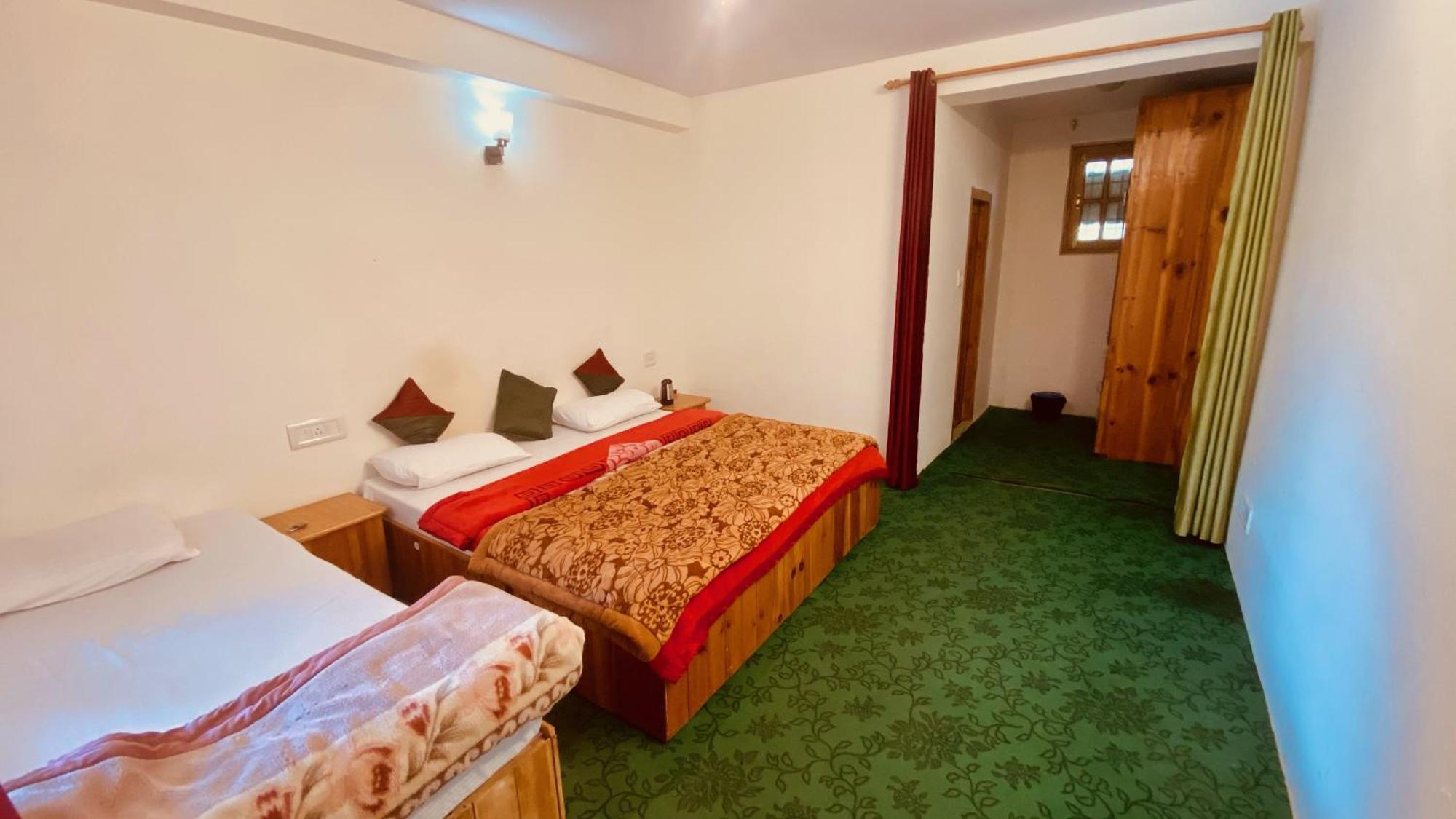 Madpackers Manali Hostel Exterior photo